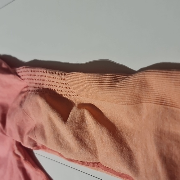 High waist size small leggings in peach and orange ombre. Great for  gym + yoga - Picture 5 of 6